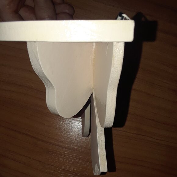 Adorable Wall Mounted Bow Shelf - Picture 2 of 12